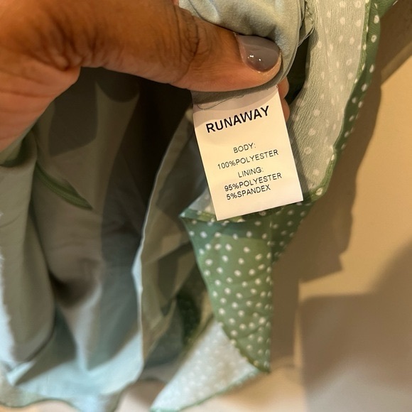 Runaway designed in Australia size xs front folded design - Picture 3 of 7